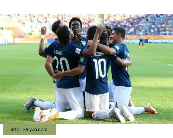 挪威队新队服发布，红白经典搭配重现赛场风采，备受期待。