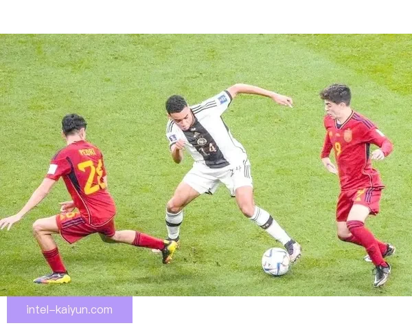 穆西亚拉背后家庭的故事：成长经历与支持体系解析的足球之路