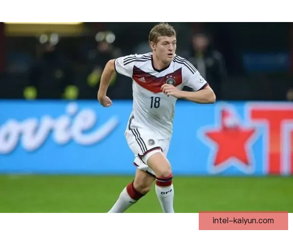 克罗斯技术全面性持续提升，中场组织表现稳健